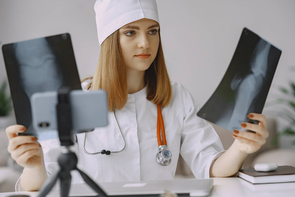 Woman doctor recording vlog video about medicin - Valokuva, kuva
