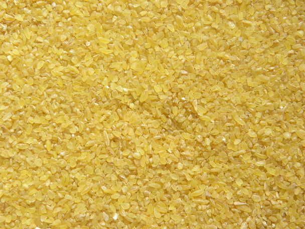 Keltainen väri raaka säröillä vehnä tai Dalia jyvät - Valokuva, kuva