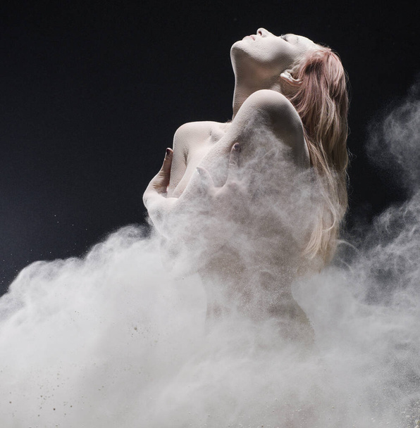 Nude red-haired girl shot in white dust cloud - Foto, afbeelding
