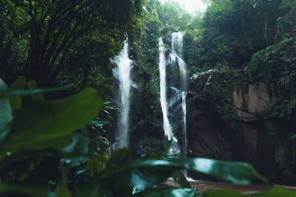 Wodospad w przyrodzie podróży mok fah wodospad - Zdjęcie, obraz