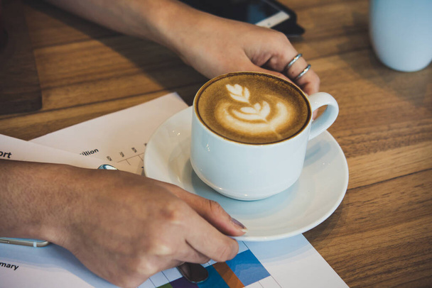 Serve latte coffee using idea - Photo, Image