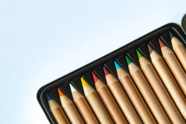 A beautiful set of colorful pencils stacked in a row - 写真・画像
