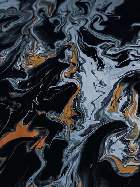 A vertical shot of an abstract painting - 写真・画像