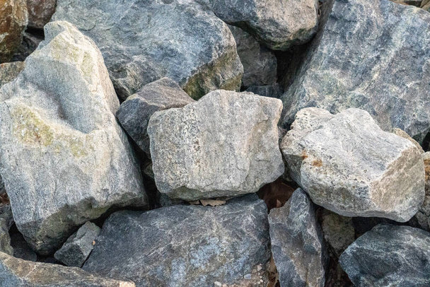 A closeup focus shot of a group of boulders during daytime - Zdjęcie, obraz