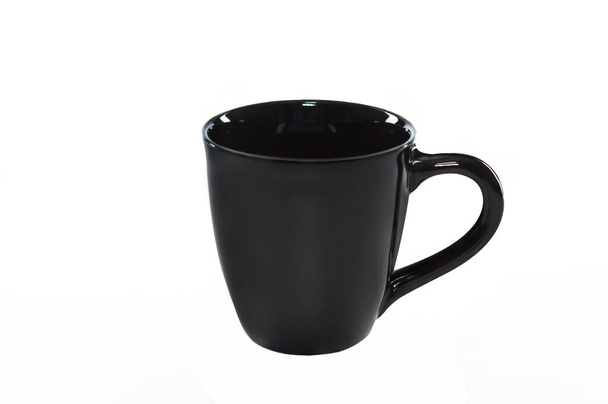 Чашка черного кофе изолирована на белом backgroun - Фото, изображение