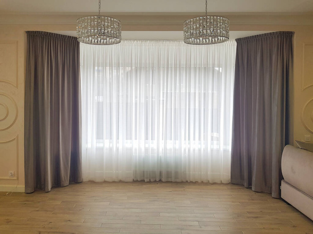 chambre vide avec rideaux blancs - Photo, image