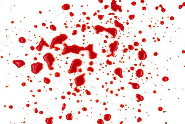 Sangre roja salpicada sobre fondo blanco, textura - Foto, imagen