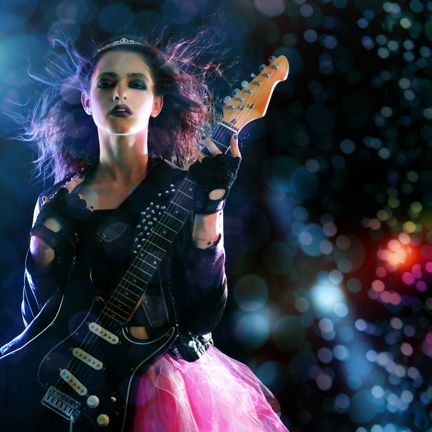 Rock prinsessa esiintymässä lavalla - Valokuva, kuva