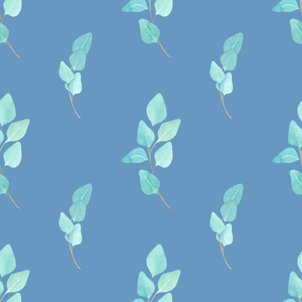 Wzór bezszwowy akwarela z gałęziami eukaliptusa na niebieskim tle. Do tekstyliów, tapety, zaproszenia, projektowanie wesel, papier pakowy. Rysunek ręczny. - Zdjęcie, obraz