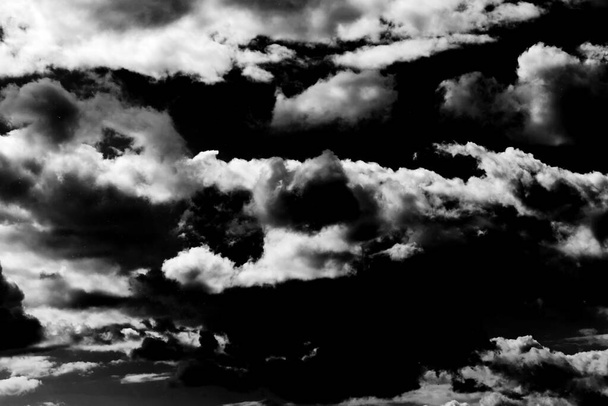 Černá a bílá bouřka dramatické mraky pozadí textura - Fotografie, Obrázek