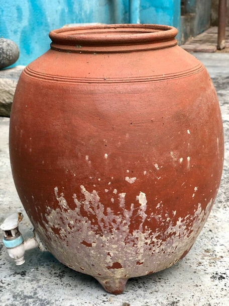vaso di argilla in giardino - Foto, immagini