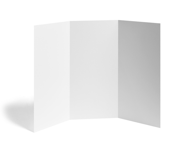 primer plano de un folleto plegado en blanco papel blanco sobre fondo blanco  - Foto, Imagen