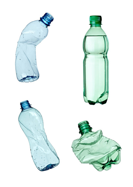 colección de varias botellas de plástico sobre fondo blanco. cada uno se dispara por separado - Foto, imagen