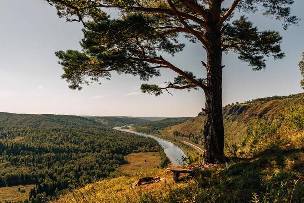 mountain cliffs by the river - Fotografie, Obrázek