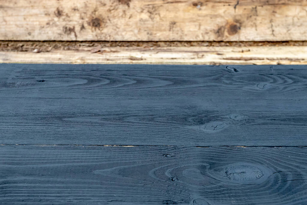 Винтажное дерево на фоне черной фактуры старой доски. темная деревянная поверхность - Фото, изображение