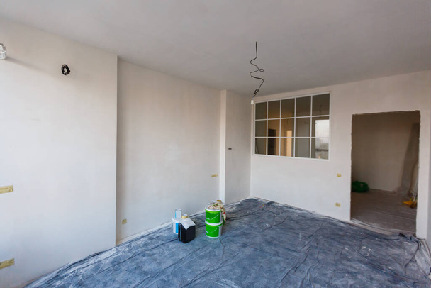 Vorschau Wohnung, wo Renovierungen mit der Verarbeitung aller Oberflächen stattfinden - Foto, Bild