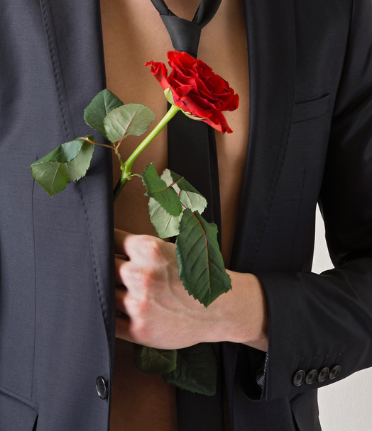 Main d'homme avec une rose
. - Photo, image