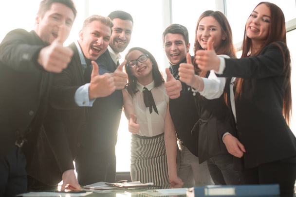 Successful business people with thumbs up and smiling - Fotoğraf, Görsel