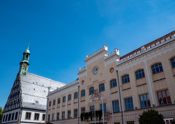 Zwickau town hall with the old town theater - 写真・画像