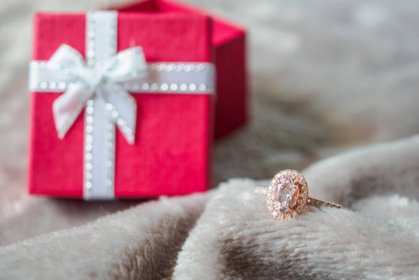 jewelry pink diamond ring with red gift box background - Foto, Bild