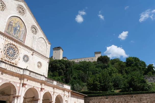 historyczne centrum średniowiecznego miasta spoleto umbria italiy - Zdjęcie, obraz