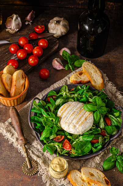 Fresh salad with grilled camembert and dijon mustard - Фото, изображение