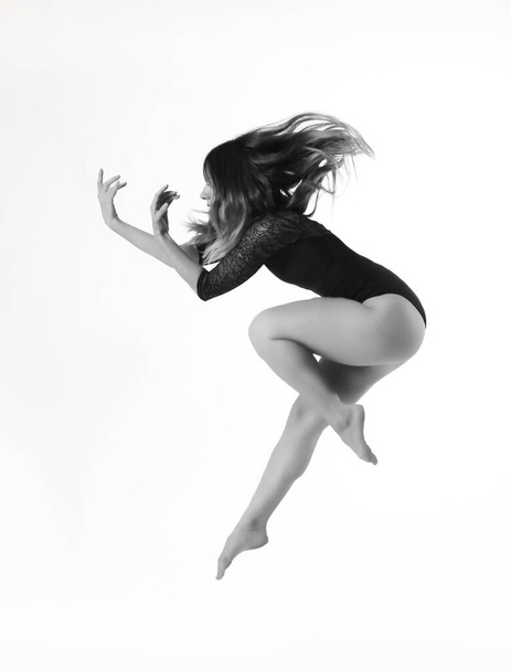 Dancer young girl at the studio - Photo, Image
