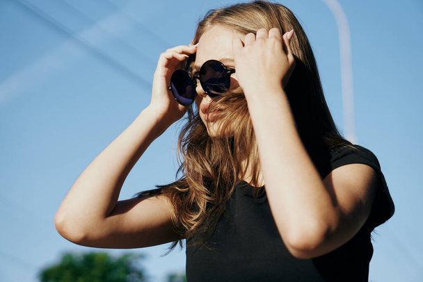 Pretty woman outdoors wearing sunglasses fresh air walk cityscape - Fotografie, Obrázek