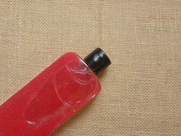 Botella de gel de lavado rojo - Foto, Imagen