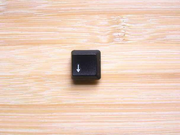 Color negro Tecla de flecha hacia abajo del teclado del ordenador - Foto, imagen