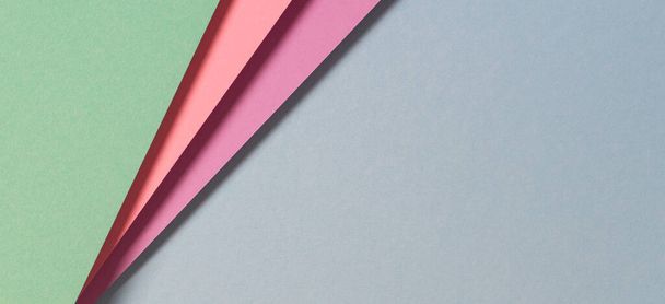 Papeles de color abstractos geometría plana composición banner fondo con tonos de color verde, rosa, púrpura, azul - Foto, Imagen
