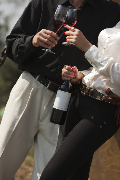 Homme et femme buvant du vin - Photo, image