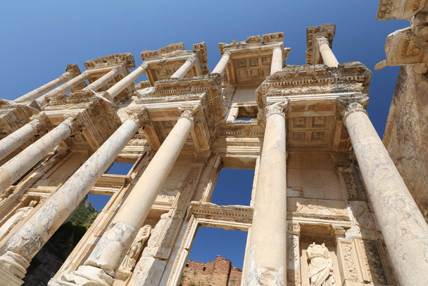Efes Antik Kenti 'ndeki Celsus Kütüphanesi, Selcuk Kasabası, İzmir Kenti, Türkiye - Fotoğraf, Görsel