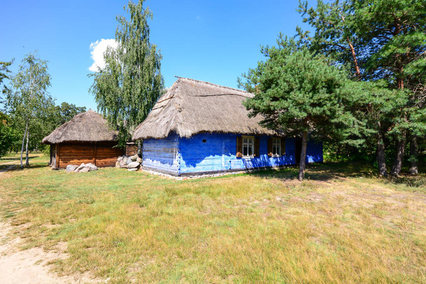 Старі, історичні сільські будинки, Польща. - Фото, зображення