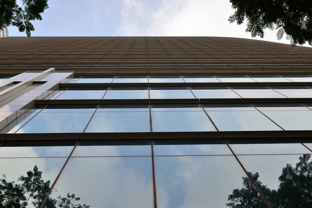 part of a modern building, glass facade - Foto, Bild