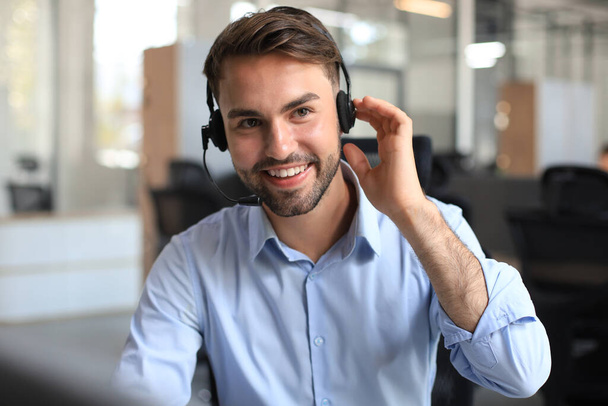 Smiling friendly handsome young male call centre operator - Φωτογραφία, εικόνα