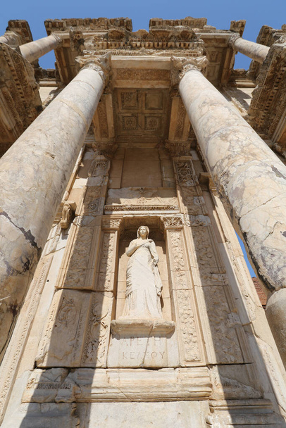 Personification de la vertu, Statue d'Arete à Ephèse, ville antique, Selcuk, ville d'Izmir, Turquie - Photo, image