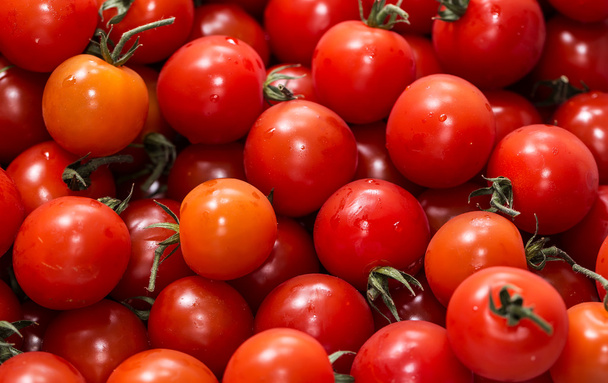 Ripe cherry tomatoes - Фото, изображение