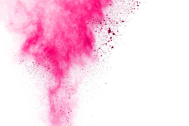 Abstraktes rosa Pulver gespritzt Hintergrund, Freeze-Bewegung von Farbpulver explodierenden / werfen Farbpuder, Farbe glitzern Textur auf weißem Hintergrund. - Foto, Bild