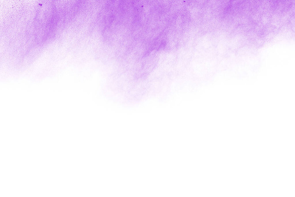 Ruutiräjähdys. Lähikuva violetti pöly hiukkanen räjähdys eristetty valkoinen. Tiivistelmä. - Valokuva, kuva