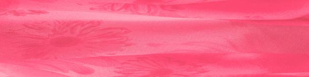 Текстура тла, червона шовкова тканина з пофарбованими луговими квітами, тканиною, зазвичай виготовляється шляхом плетіння або в'язання текстильних волокон
 - Фото, зображення