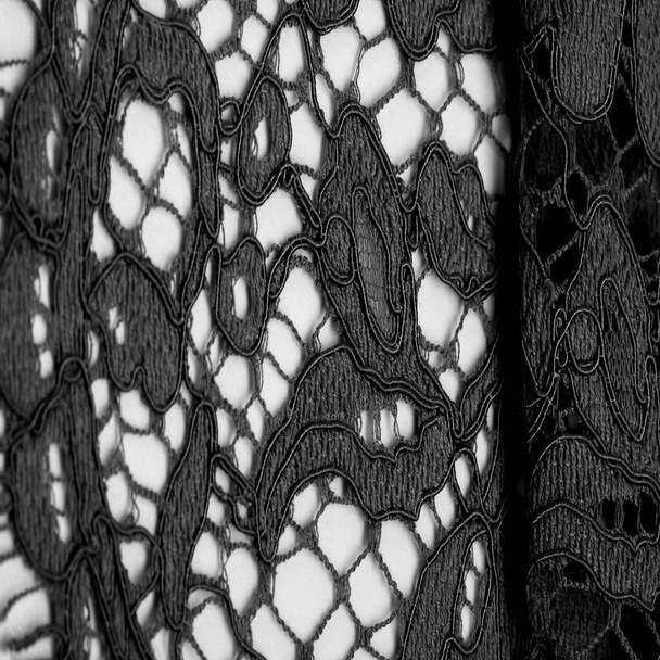 Texture, fond, motif, tissu en dentelle noire, délicat tissu en dentelle gaufrée, festonné sur les deux bords. Convient à vos projets, design, etc.. - Photo, image
