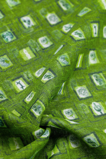 Textuur, achtergrond, patroon, groene zijde stof, delicate weven, check print fantasie sjaal, ontwerp, open werk weven - Foto, afbeelding