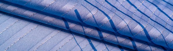 Textura de diseño de fondo, tejido azul con rayas azules y blancas de lurex, perfecto para un estilo fresco y cómodo.  - Foto, Imagen