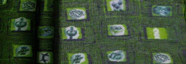 Textuur, achtergrond, patroon, groene zijde stof, delicate weven, check print fantasie sjaal, ontwerp, open werk weven - Foto, afbeelding