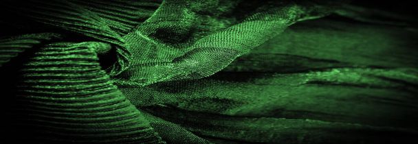 Texture, fond, motif, Crêpe vert profond, est un tissu de soie, de laine ou de fibres synthétiques avec un aspect nettement clair et serti. Crêpe est aussi historiquement appelé crêpe ou croquant. - Photo, image