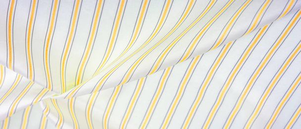 рельефный рисунок, композитный текстиль, плотная шелковая ткань белого цвета, желтые, янтарные, золотистые и серые линии, штрих на ткани, узкая полоса. feature, line, stroke, fh, trace, - Фото, изображение