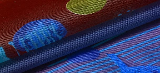 Hintergrundstruktur, Seidenstoff, glänzend blauer Burgund, mit einem kleinen abstrakten Druck von Felsmalereien - Foto, Bild