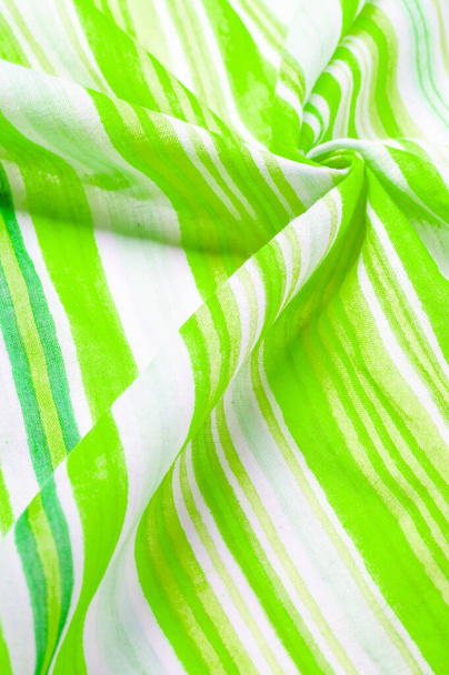 Textura, fundo, padrão, listras verdes, tecido de algodão, poncho pontro Mapudungun, cobertor, tecido de lã - estes são outerwear projetado para manter o corpo quente. - Foto, Imagem