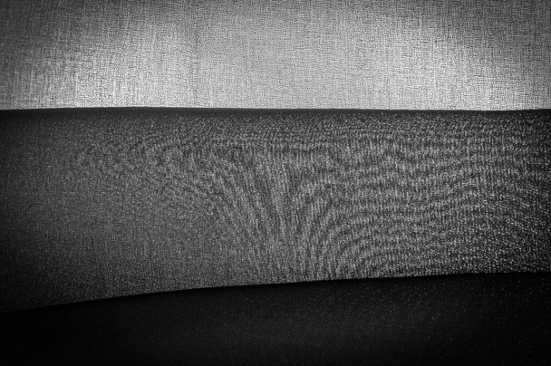 背景の質感ダークブラックのシフォンシルクは、ツイスト糸の使用により若干のラフネス(マット、クリップ)を持つ柔らかい透明生地です。. - 写真・画像